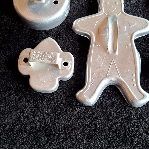 VINTAGE ALUMINUM COOKIE CUTTERS - Picture 2 of 3